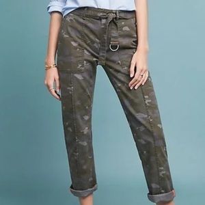 The Wanderer mid-rise cropped slim camo pants